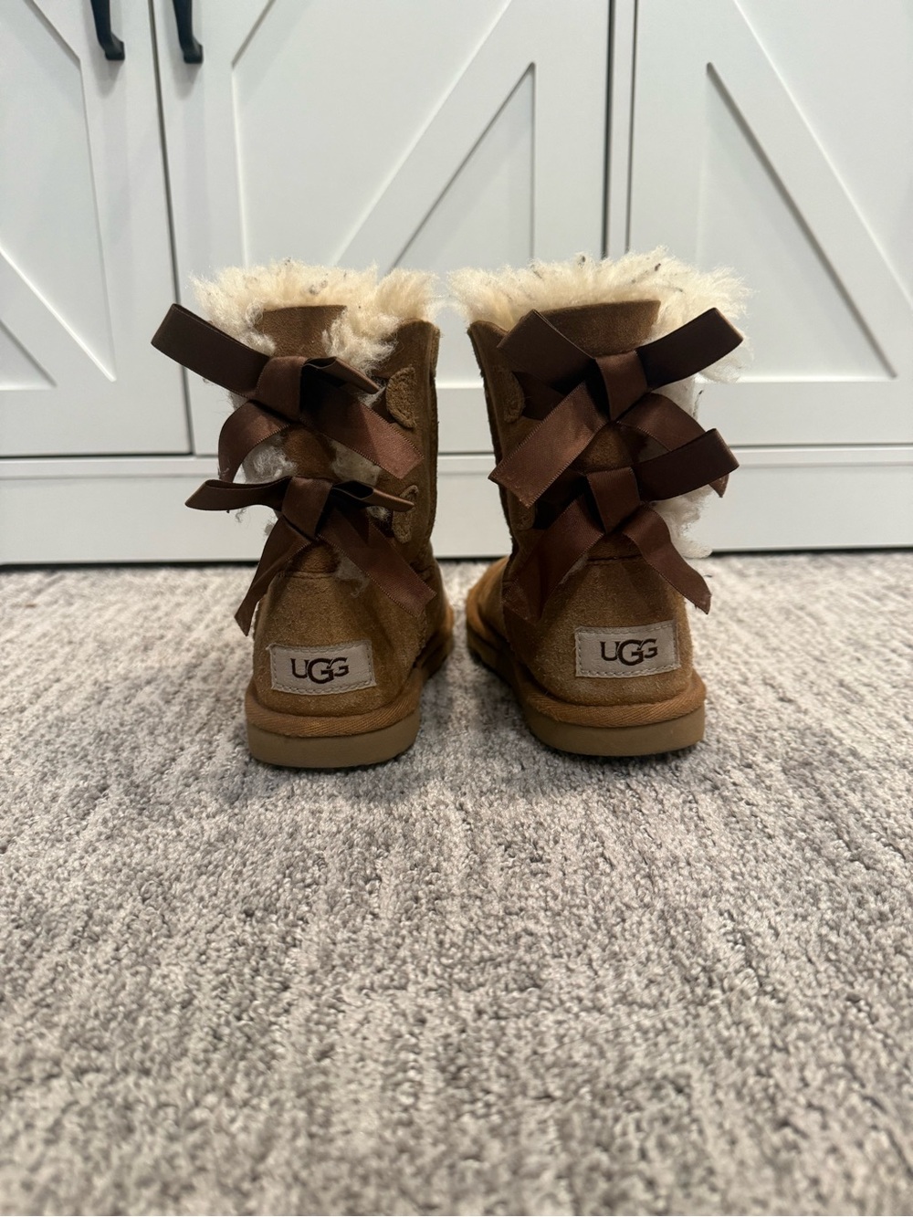 UGG Kids Chestnut Suede Bow-Back Boots with Shearling Trim